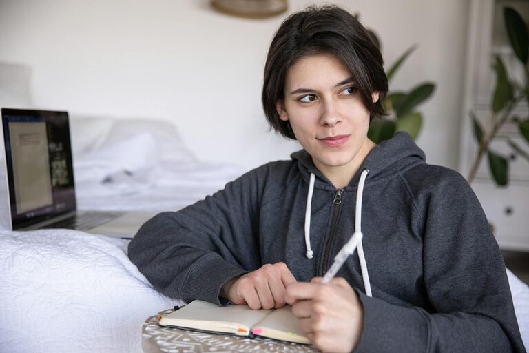 How to Journal for Clarity and Focus: A Step-by-Step Guide